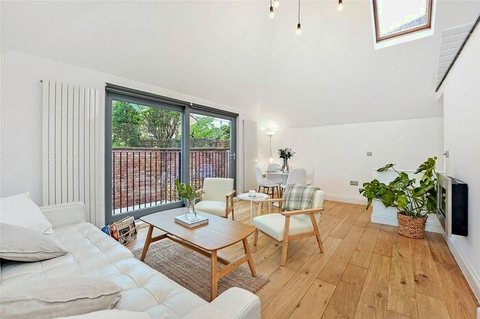 2 Bedroom Detached House To Rent In Blandfield Road, London, SW12
