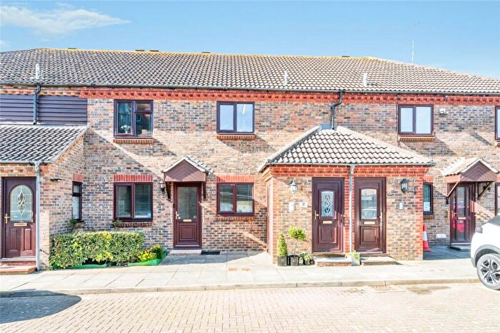 2 Bedroom Flat For Sale In Elmer Road, Bognor Regis, West Sussex, PO22