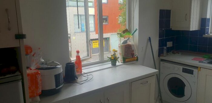 2 Bedroom Flat To Rent In Rothesay Avenue, Wimbledon, SW20