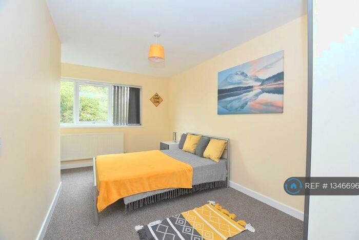 6 Bedroom Detached House To Rent In Minton Street, Stoke-On-Trent, ST4