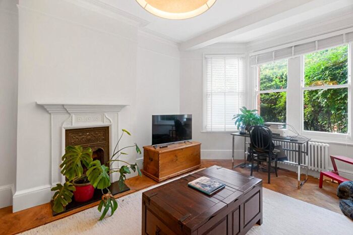 2 Bedroom Flat For Sale In Prince Of Wales Mansions, Prince Of Wales Drive, SW11
