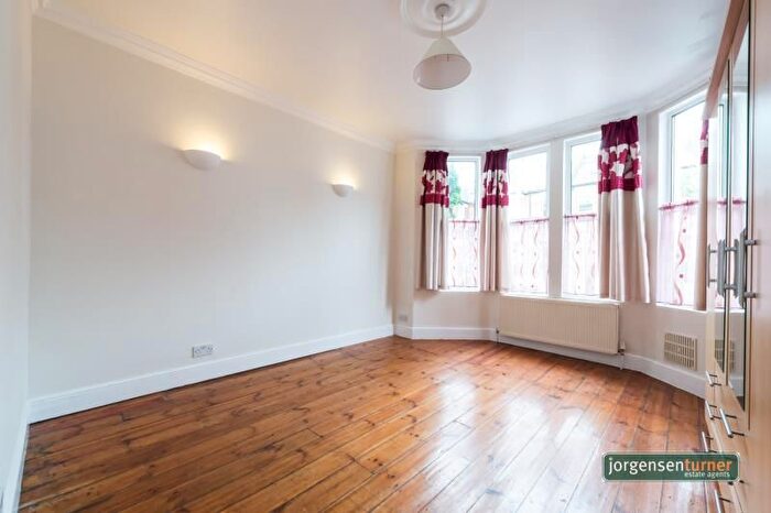 1 Bedroom Flat To Rent In Summerlands Avenue, Acton, W3