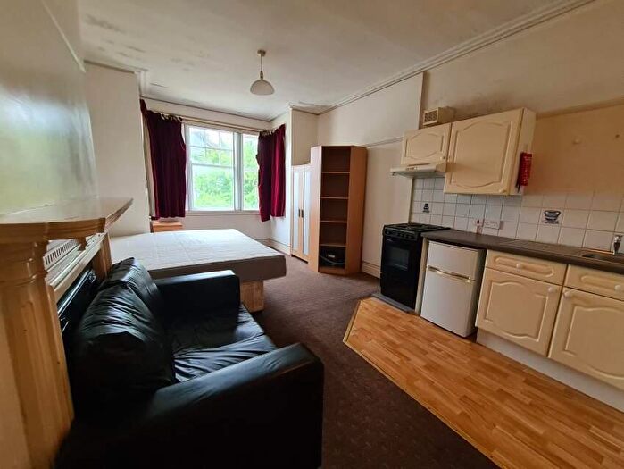 Flat To Rent In London Road, Brighton, East Sussex, BN1