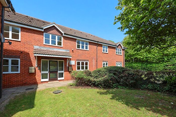 2 Bedroom Flat For Sale In Goulds Green, Uxbridge, UB8