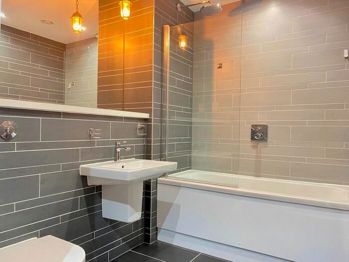 3 Bedroom Flat To Rent In Royal Mills, Redhill Street, Manchester, M4