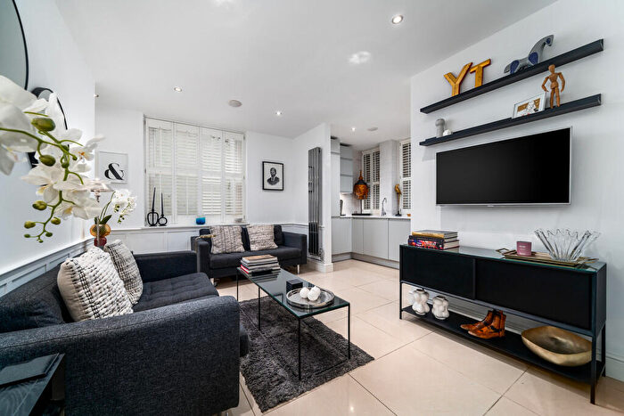 2 Bedroom Apartment To Rent In Hollywood Court, Chelsea, SW10