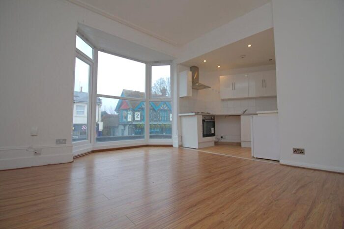 2 Bedroom Apartment To Rent In Boundary Road, Hove, BN3
