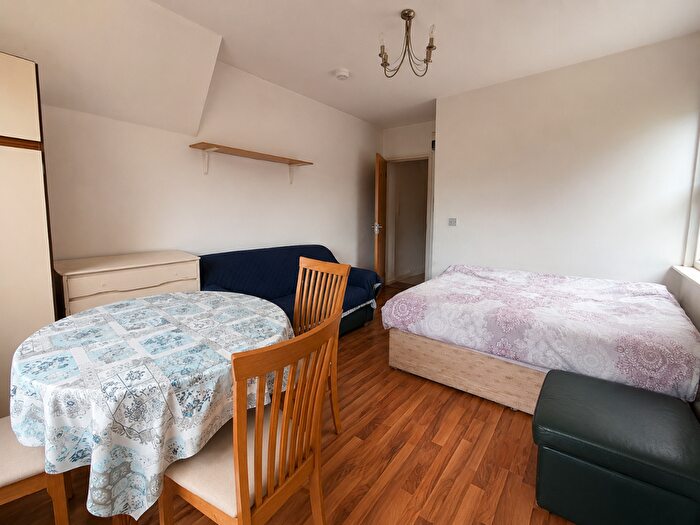 Studio To Rent In A Myddleton Road, London, N22