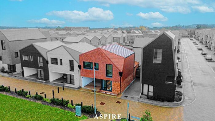 3 Bedroom End Of Terrace House For Sale In Cheshire Walk, Basildon, SS14