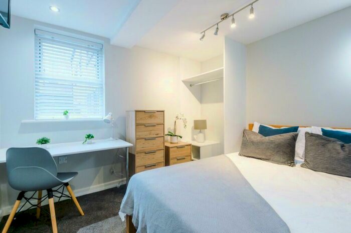 6 Bedroom Flat To Rent In Jesmond Road, Newcastle Upon Tyne, NE2