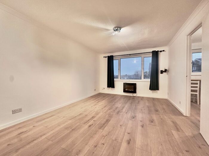 1 Bedroom Flat To Rent In Coleridge Way, BR6