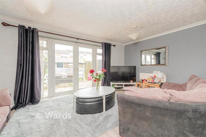 4 Bedroom End Of Terrace House For Sale In Courtfield Avenue, Lordswood, Chatham, Kent, ME5