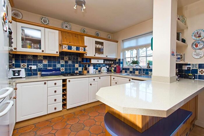 4 Bedroom Terraced House To Rent In Leamington Avenue, Morden, SM4