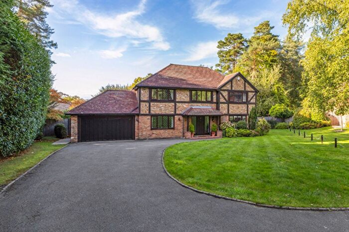 5 Bedroom Detached House For Sale In Partridge Close, Ewshot, Farnham, Hampshire, GU10