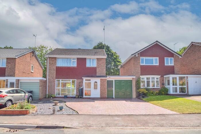 4 Bedroom Property To Rent In Salford Close, Redditch, B98