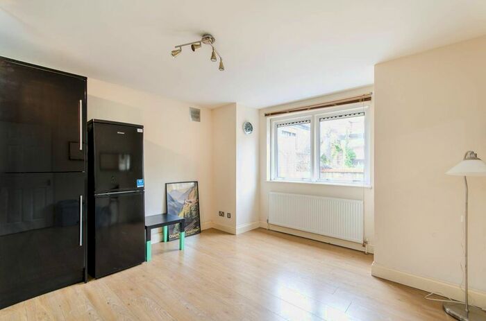 2 Bedroom Flat To Rent In Great Western Road, Maida Vale, London, W9