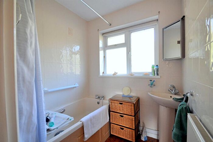 2 Bedroom Flat For Sale In Downlands Way, East Dean, East Sussex, BN20