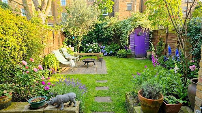 3 Bedroom Maisonette For Sale In Cathnor Road, London, W12