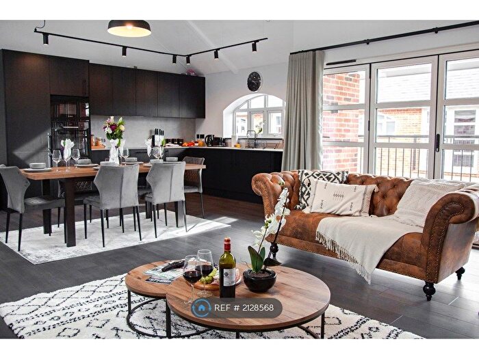 2 Bedroom Flat To Rent In St Peter's Mews, Poole, BH14