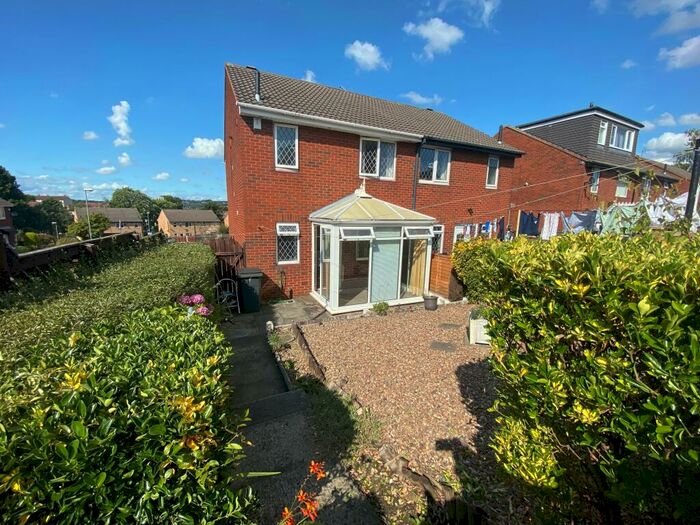 2 Bedroom House To Rent In Wellington Gardens, Leeds, LS13