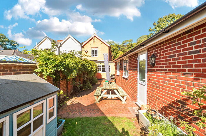 3 Bedroom End Of Terrace House For Sale In London Road, Bagshot, Surrey, GU19