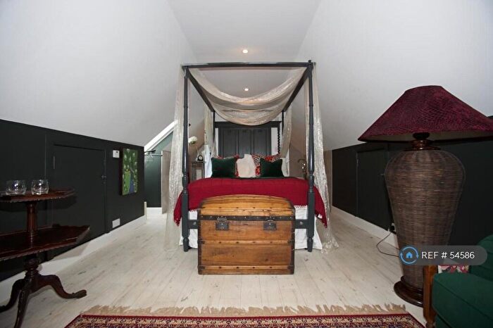 Studio To Rent In Pickwell Lane, RH17