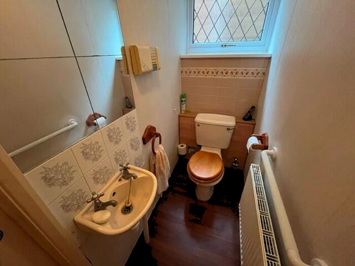 4 Bedroom Detached House For Sale In Brunel Avenue, Leicester