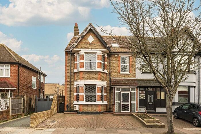 6 Bedroom Property To Rent In Greenford Avenue, Southall, UB1