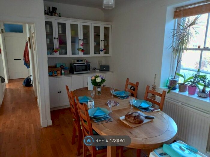 3 Bedroom Flat To Rent In Wilson's Park, Edinburgh, EH15