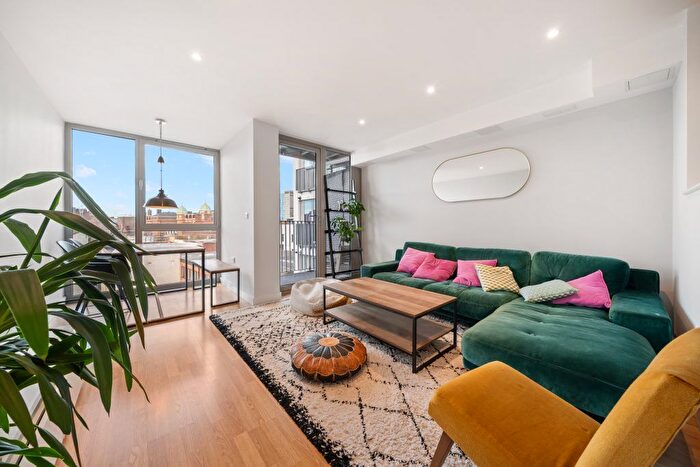 2 Bedroom Flat To Rent In Umberston Street, Whitechapel, E1