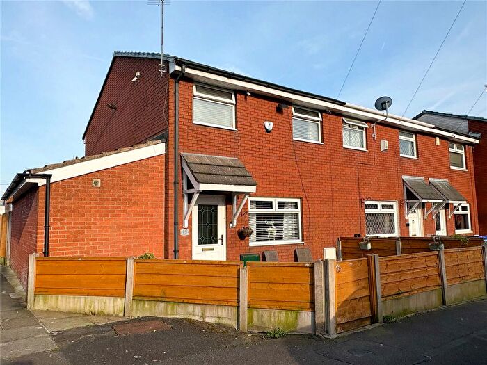 3 Bedroom Town House For Sale In Torrington Street, Heywood, Greater Manchester, OL10