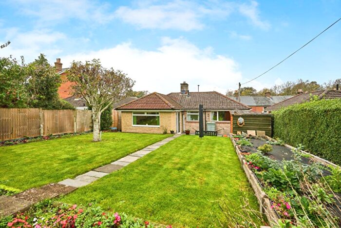 2 Bedroom Bungalow For Sale In Carisbrooke Road, Newport, Isle Of Wight, PO30