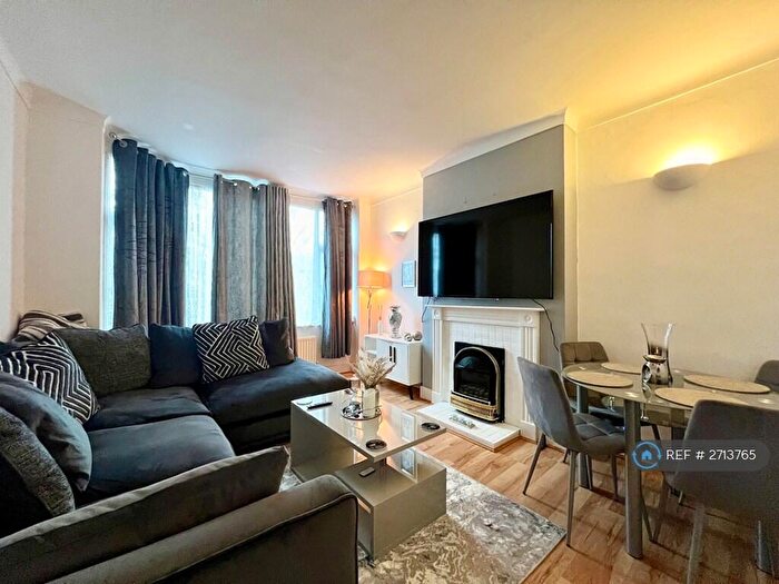 2 Bedroom Maisonette To Rent In Myddelton Avenue, Enfield, EN1