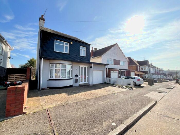 3 Bedroom Detached House To Rent In Cleveland Drive, Westcliff-on-Sea, SS0
