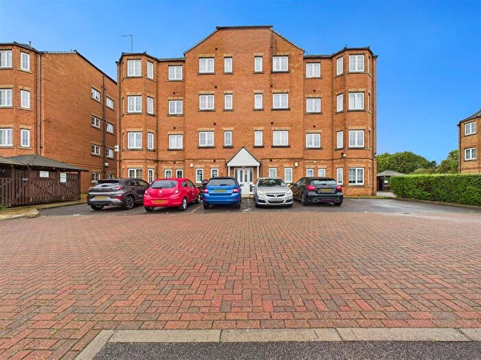 2 Bedroom Flat For Sale In Chandlers Court, Hull, HU9