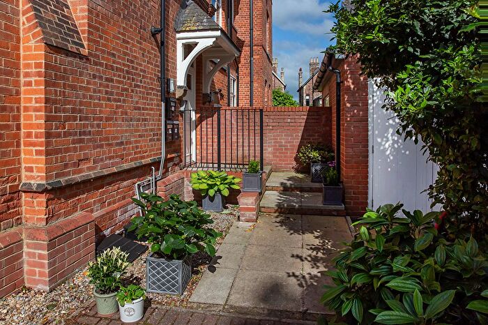 2 Bedroom Flat To Rent In Limetree Court, York, YO30