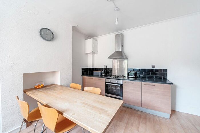 2 Bedroom Flat To Rent In Ferme Park Road, London, N8