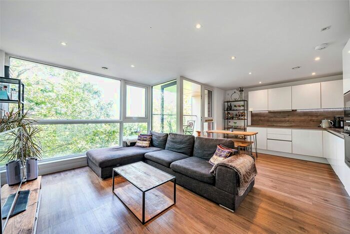 2 Bedroom Flat To Rent In Tavern Quay, Rope Street, Surrey Docks, SE16