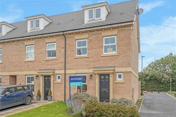 4 Bedroom Town House To Rent In Farro Drive, York, YO30
