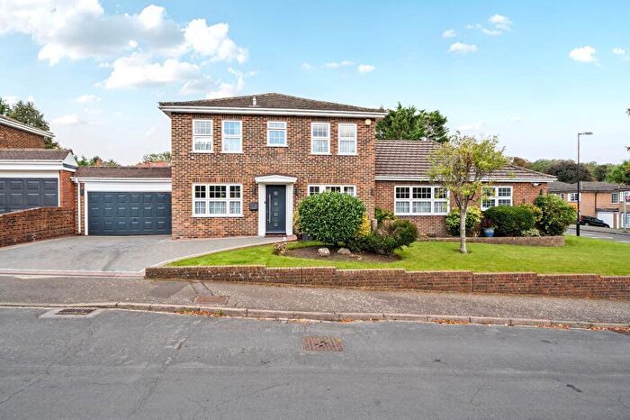 5 Bedroom Detached House For Sale In Crozier Drive, South Croydon, CR2