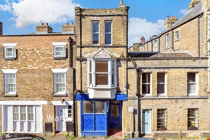 4 Bedroom Town House For Sale In Queens Gardens, Dover, Kent, CT17