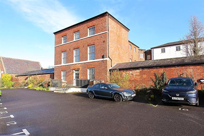 2 Bedroom Flat To Rent In Warminster Road, Wilton, Salisbury, SP2