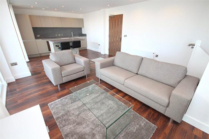 3 Bedroom Penthouse To Rent In Greengate Salford, M3