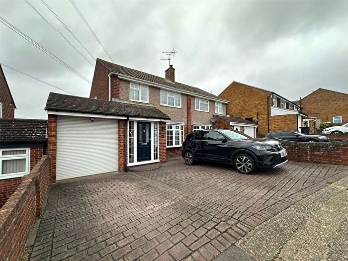 3 Bedroom Semi Detached House For Sale In Pepper Hill, Northfleet, Kent, DA11