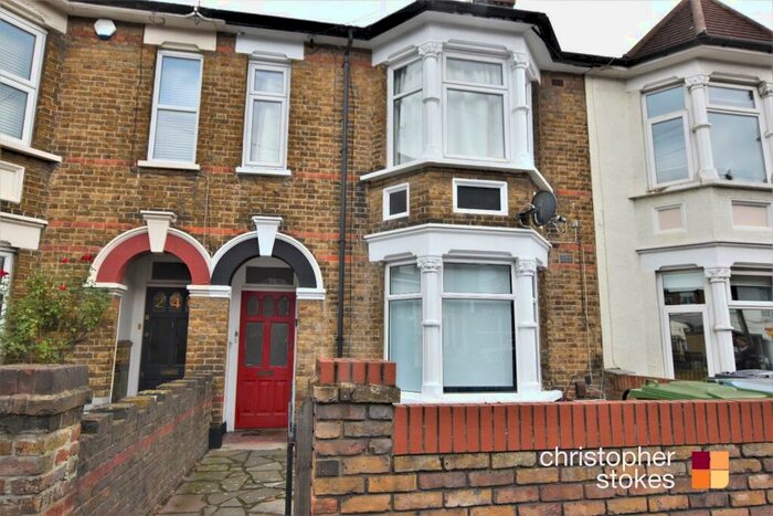 1 Bedroom Maisonette To Rent In Turners Hill, Cheshunt, Waltham Cross, Hertfordshire, EN8