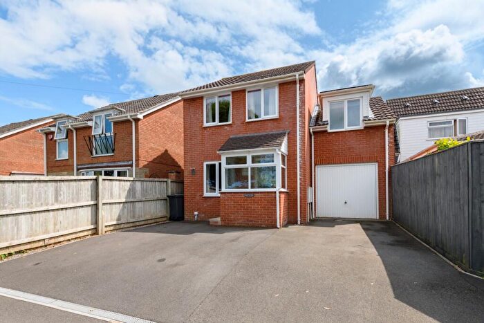 3 Bedroom Detached House For Sale In Brooks Road, Street, BA16