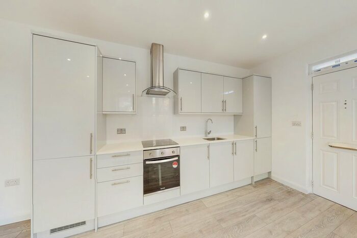 1 Bedroom Flat To Rent In Bushey Grove Road, Bushey, WD23
