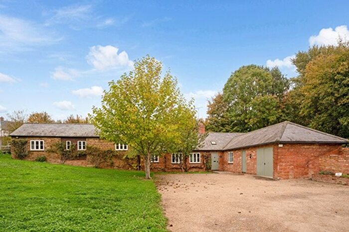 4 Bedroom Barn Conversion To Rent In Warwick Road, Banbury, OX17