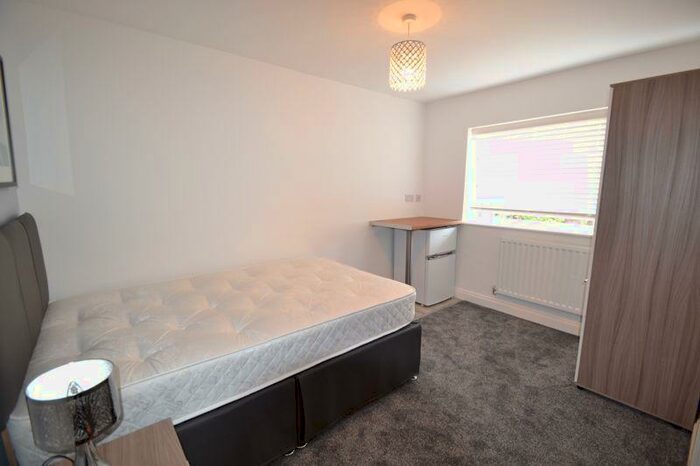 House Of Multiple Occupation To Rent In Gainsborough Road, Corby, NN18