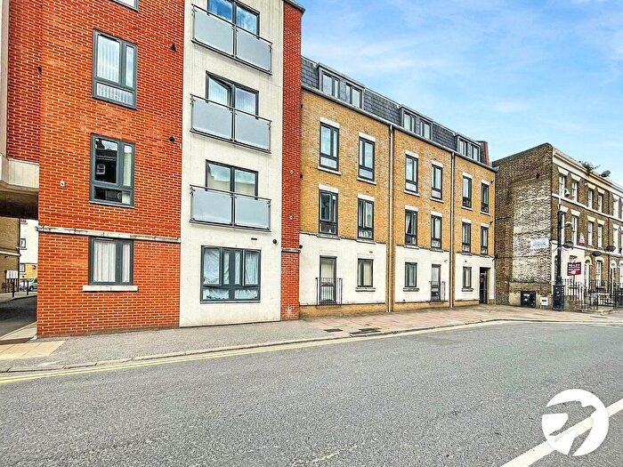 1 Bedroom Flat To Rent In High Street, Rochester, Kent, ME1